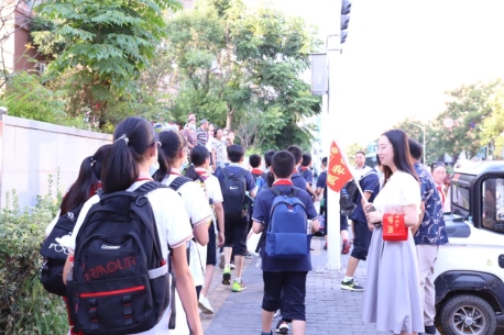 20200907 金陵中学岱山分校家长和职工护学岗正式启动 照片 (3)